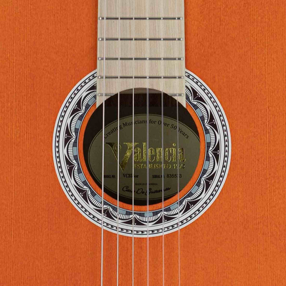 Valencia VC354HOR Klassieke Gitaar 4/4 – Sitka Spar & Mahonie, Oranje, Inclusief Tas, Standaard en Stemapparaat