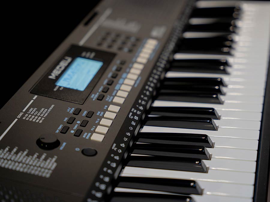 Medeli MK110 Keyboard Set met Standaard, Bank en Hoofdtelefoon 61 Toetsen Aanslaggevoelig