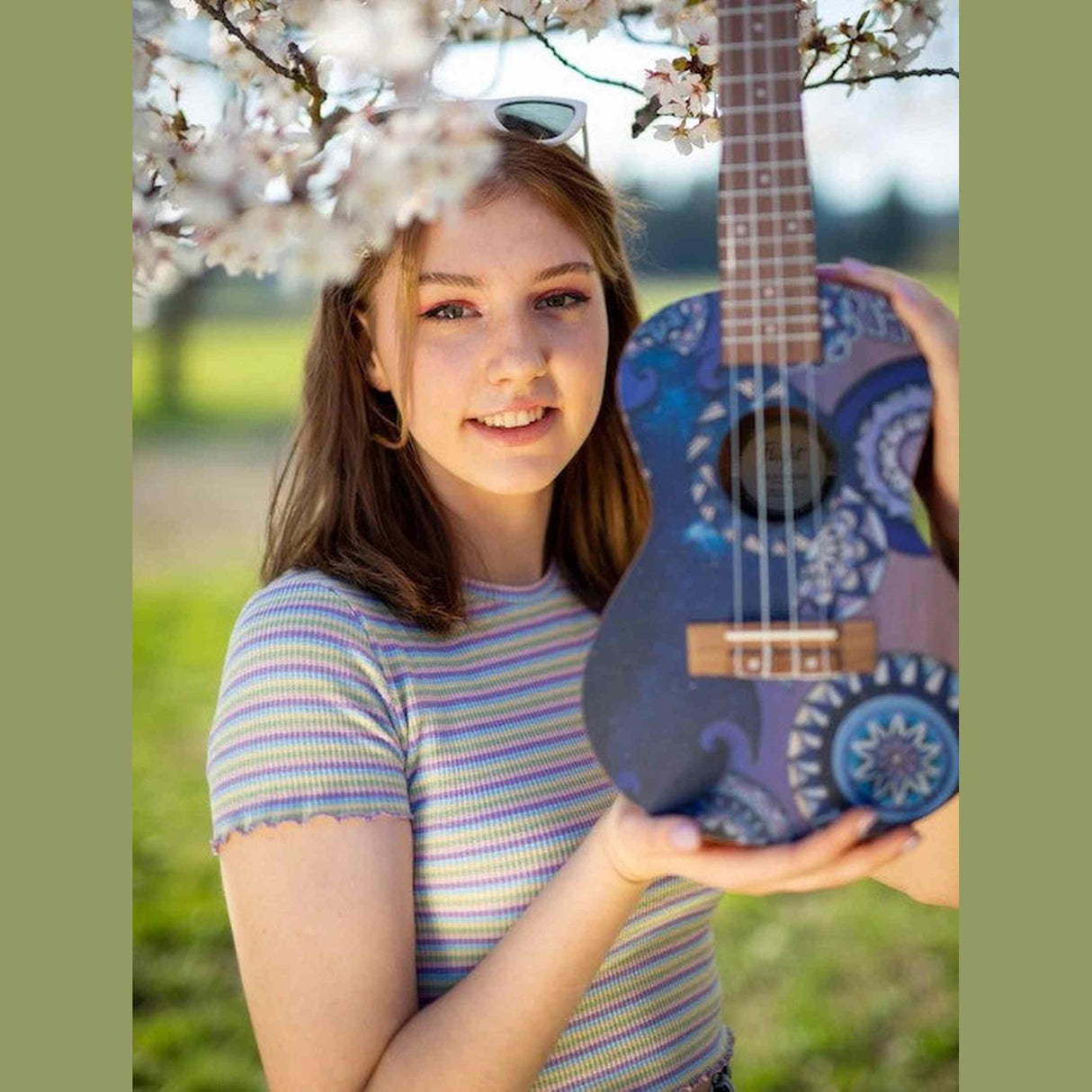 Flight AUC-33 Stardust Concert Ukulele met Sapele Body, Art Design en Aquila Nylgut Snaren