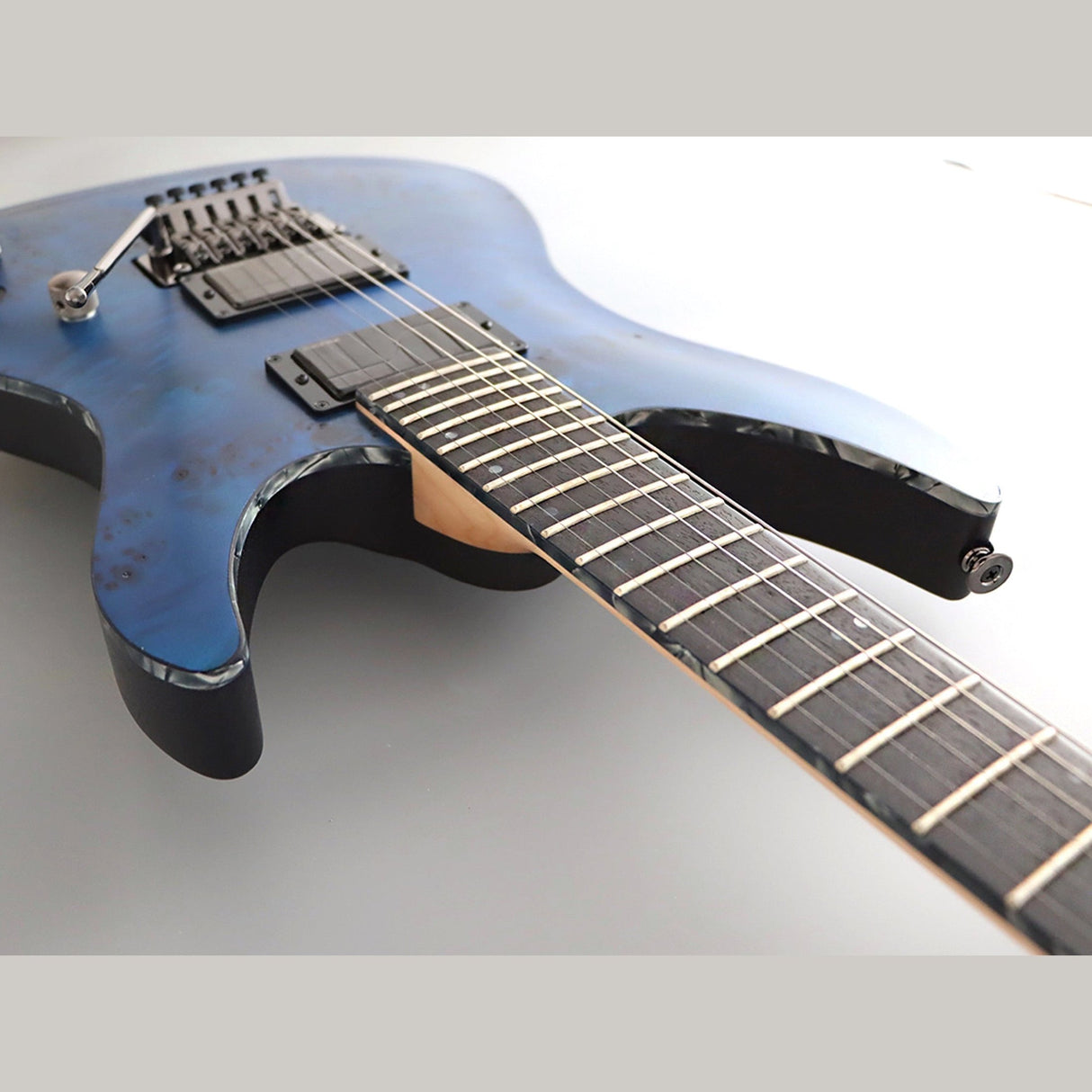 FGN J-Standard Mythic EW Trem elektrische gitaar Arctic Blue Flat Fishman Fluence