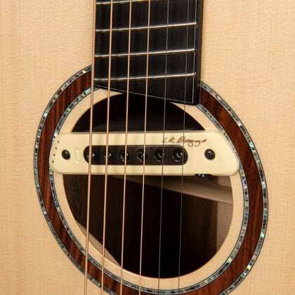 Cort Cut Craft Limited – Massief Myrtlewood, Europese Spar, Multiscale & L.R. Baggs M80