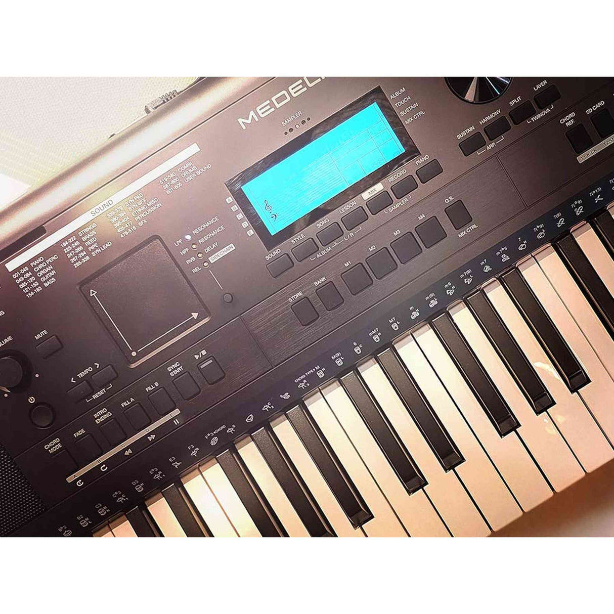 Medeli MK401 Millenium Series – Set met standaard & kruk, 61 aanslaggevoelige toetsen, 600 klanken