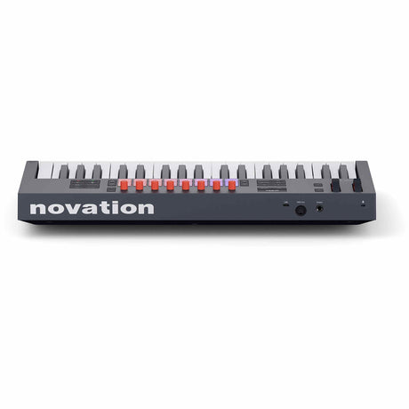 Novation FLkey2 37 master keyboard met 37 toetsen, 16 pads en OLED display