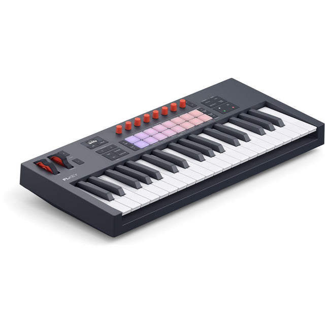 Novation FLkey2 37 master keyboard met 37 toetsen, 16 pads en OLED display