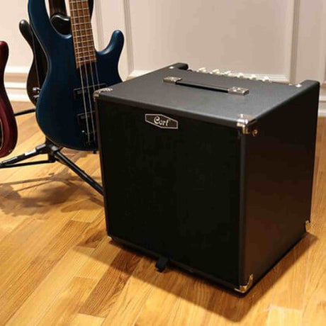 Cort CM150B Basgitaarversterker 150W met 12 inch Speaker, XLR Out en Effects Loop