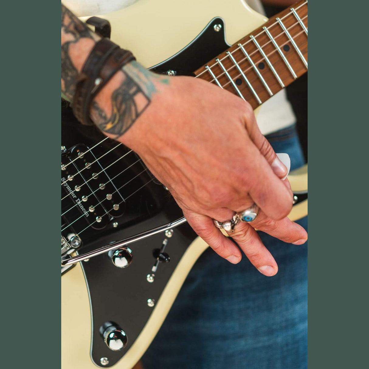 Cort G290 Modern MBG Elektrische Gitaar HSS Roasted Maple Military Beige met Seymour Duncan TB4