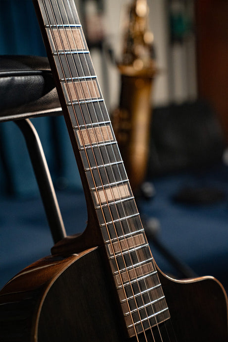 Cort Modern Black Masterpiece – Massieve Europese Spar, Mahonie & Dual Sound Ports